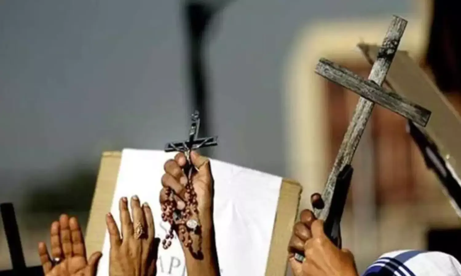 बच्चों का मिशनरी स्कूल में प्रवेश, पैसा और मुफ्त उपचार का प्रलोभन देते रंगे हाथों पकड़े मिशनरी के एजेंट... बच्चों का मिशनरी स्कूल में प्रवेश, पैसा और मुफ्त उपचार का प्रलोभन देते रंगे हाथों पकड़े मिशनरी के एजेंट...