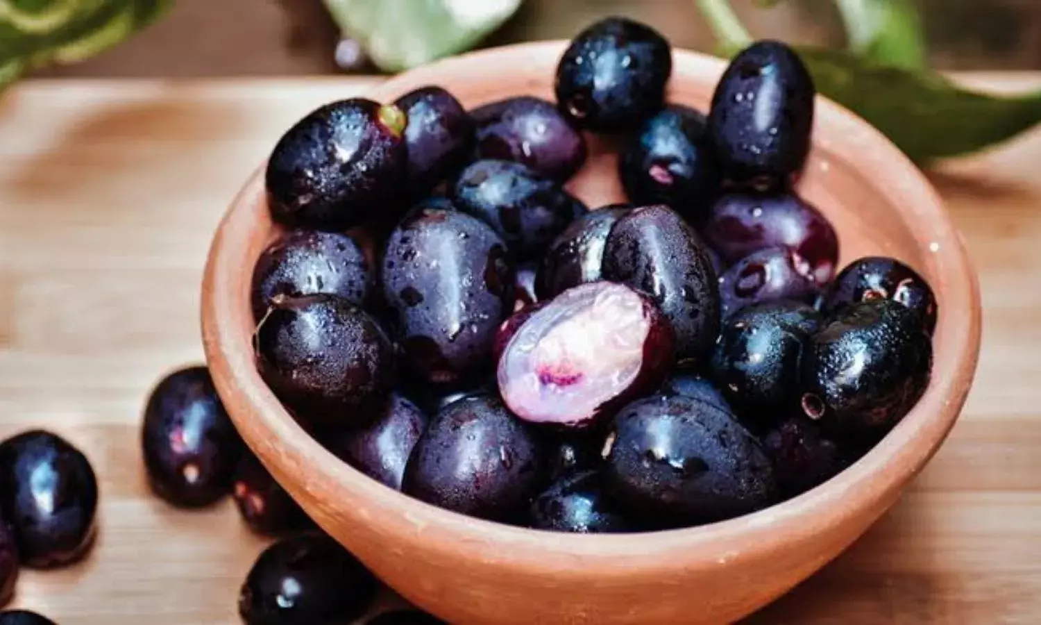 गर्मियों में शरीर को हाइड्रेट रखने में मदद करता है यह फल, जाने कितनी मात्रा में करना चाहिए सेवन