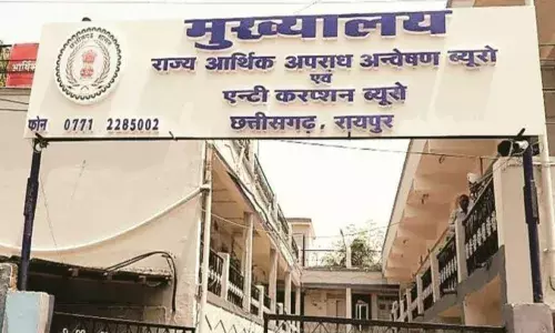 रिकार्ड सुधारने पटवारी ने मांगा 25 हजार, रंगे हाथ धरा गया रिकार्ड सुधारने पटवारी ने मांगा 25 हजार, रंगे हाथ धरा गया