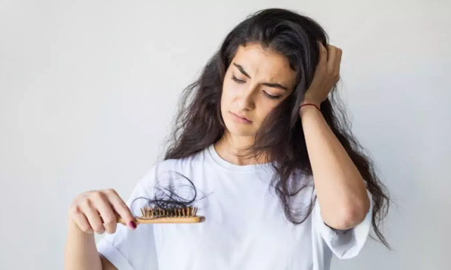 मानसून में हेयर फॉल की समस्या ना बन जाए परेशानी, तो इन घरेलू नुस्खों से पाएं राहत