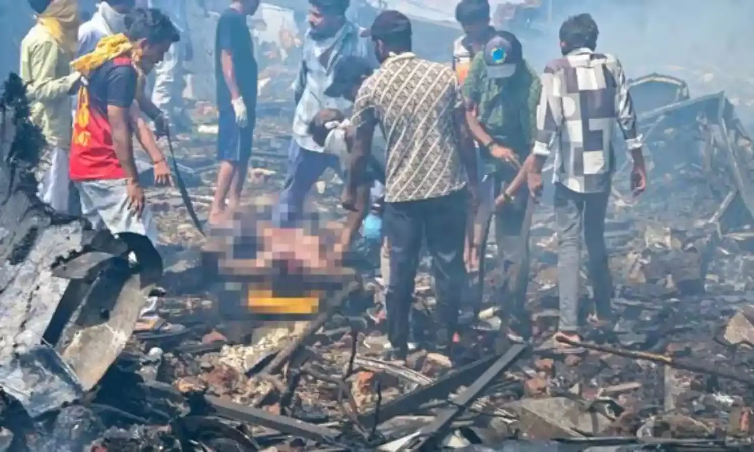 उड़ान भरते ही विमान जमीन पर गिरा और आग का गोला बन गया