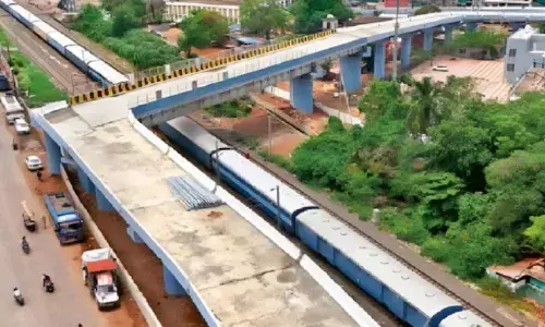 90 डिग्री टर्न वाला ओवरब्रिज बना बहस का मुद्दा, मंत्री ने दिए जांच के आदेश… 90 डिग्री टर्न वाला ओवरब्रिज बना बहस का मुद्दा, मंत्री ने दिए जांच के आदेश…