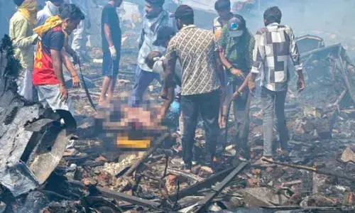 उड़ान भरते ही विमान जमीन पर गिरा और आग का गोला बन गया