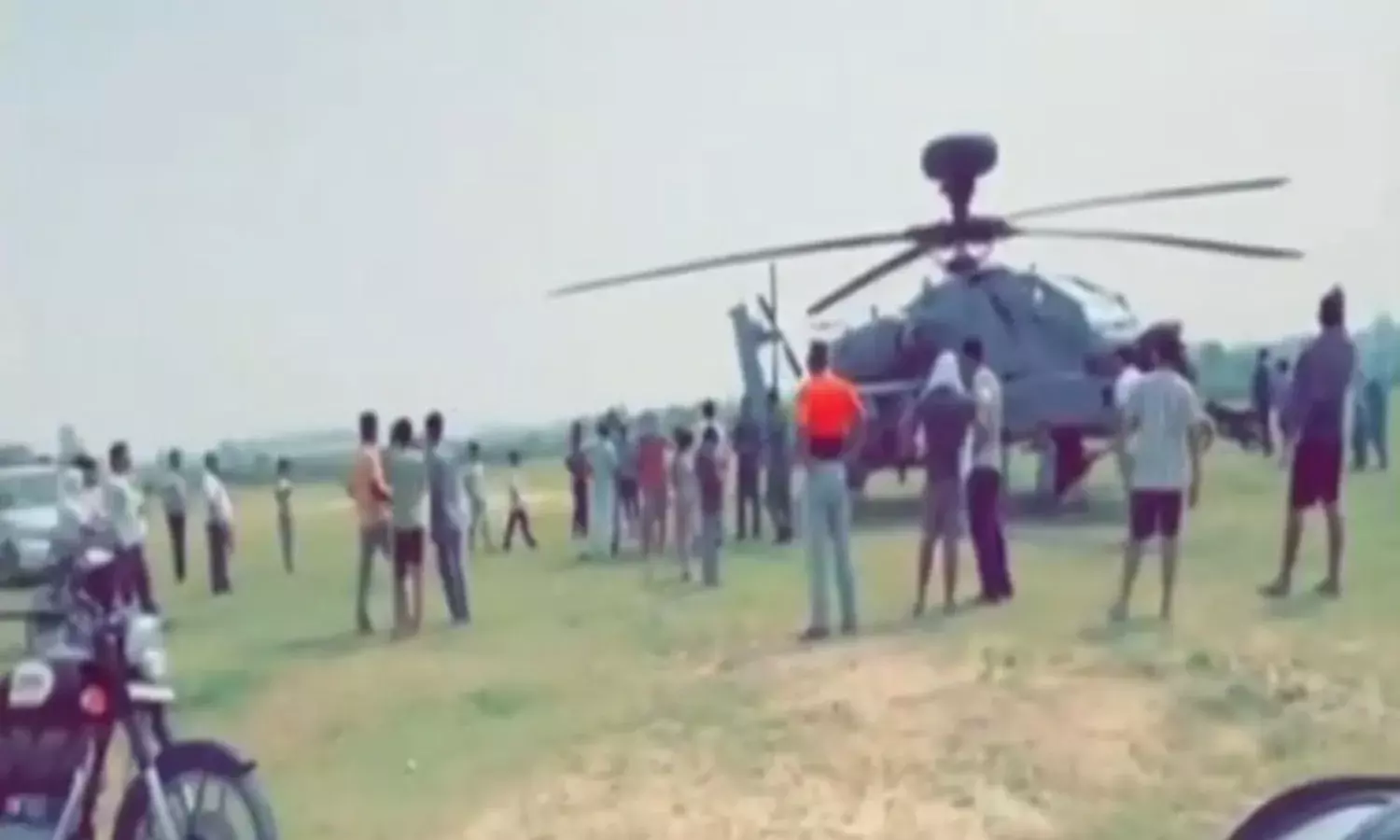 इंडियन एयरफोर्स के अपाचे हेलिकॉप्‍टर की इमरजेंसी लैंडिंग, पठानकोट एयरबेस से भरी थी उड़ान