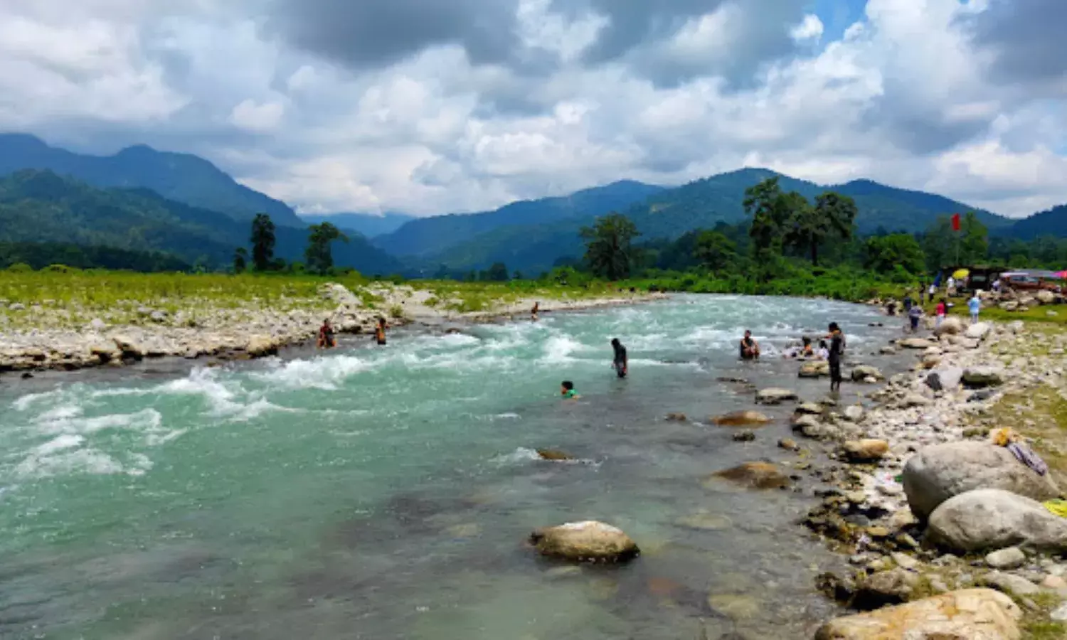 असम का यह गांव खूबसूरती में है अव्वल, वीकेंड में घूमने का बनाया प्लान, आएगा मजा