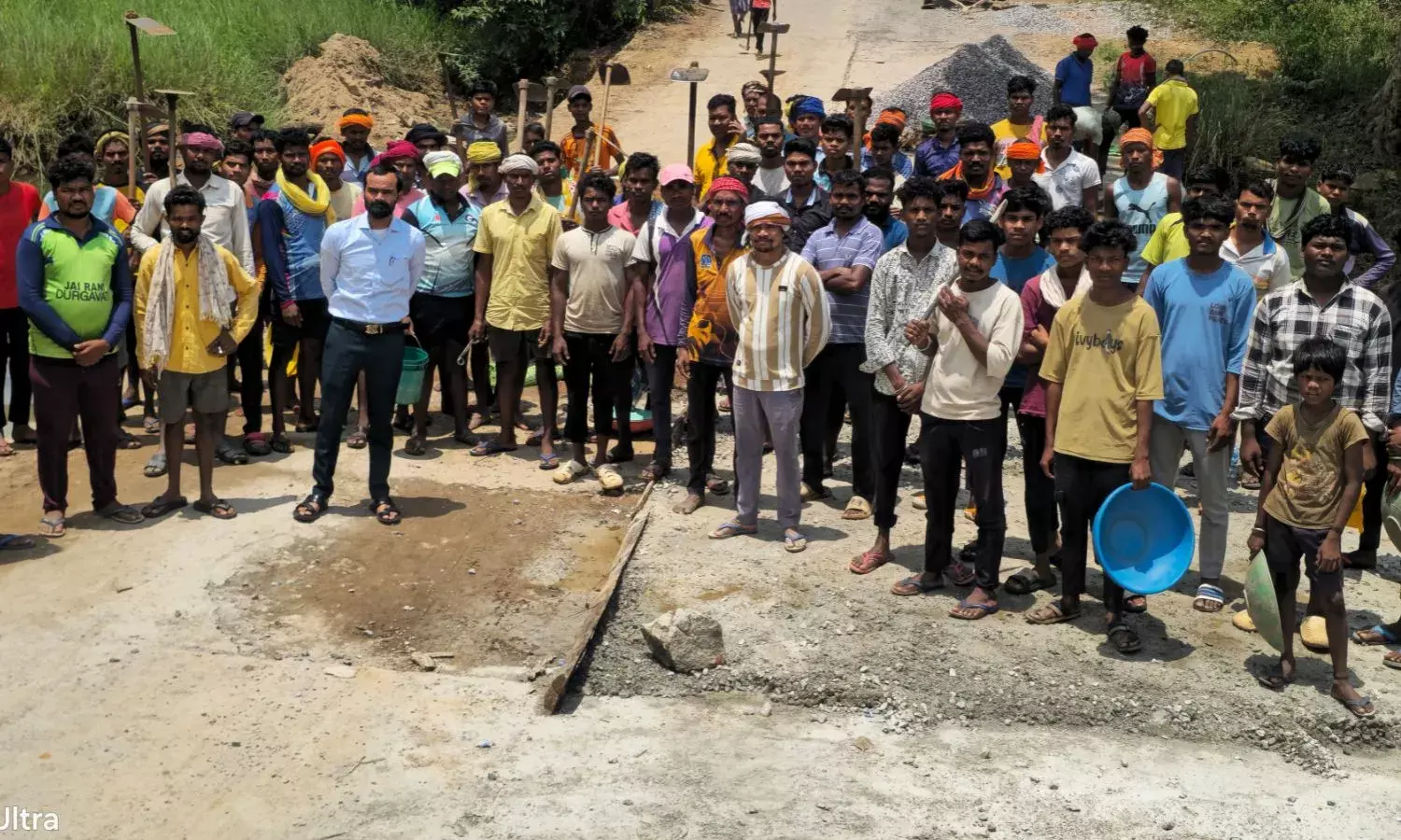 ग्रामीणों ने शुरू की रपटों का मरम्मत कार्य, पांच नालों पर पुल निर्माण की मंजूरी लेकिन काम शुरू नहीं