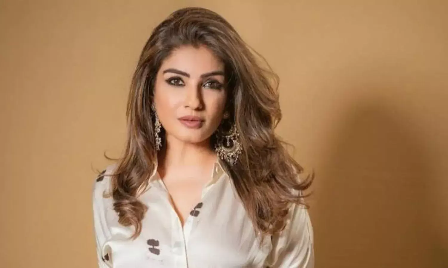 प्लेन क्रैश के बाद एक्ट्रेस रवीना टंडन ने एयर इंडिया की फ्लाइट में किया सफर, शेयर की पोस्ट