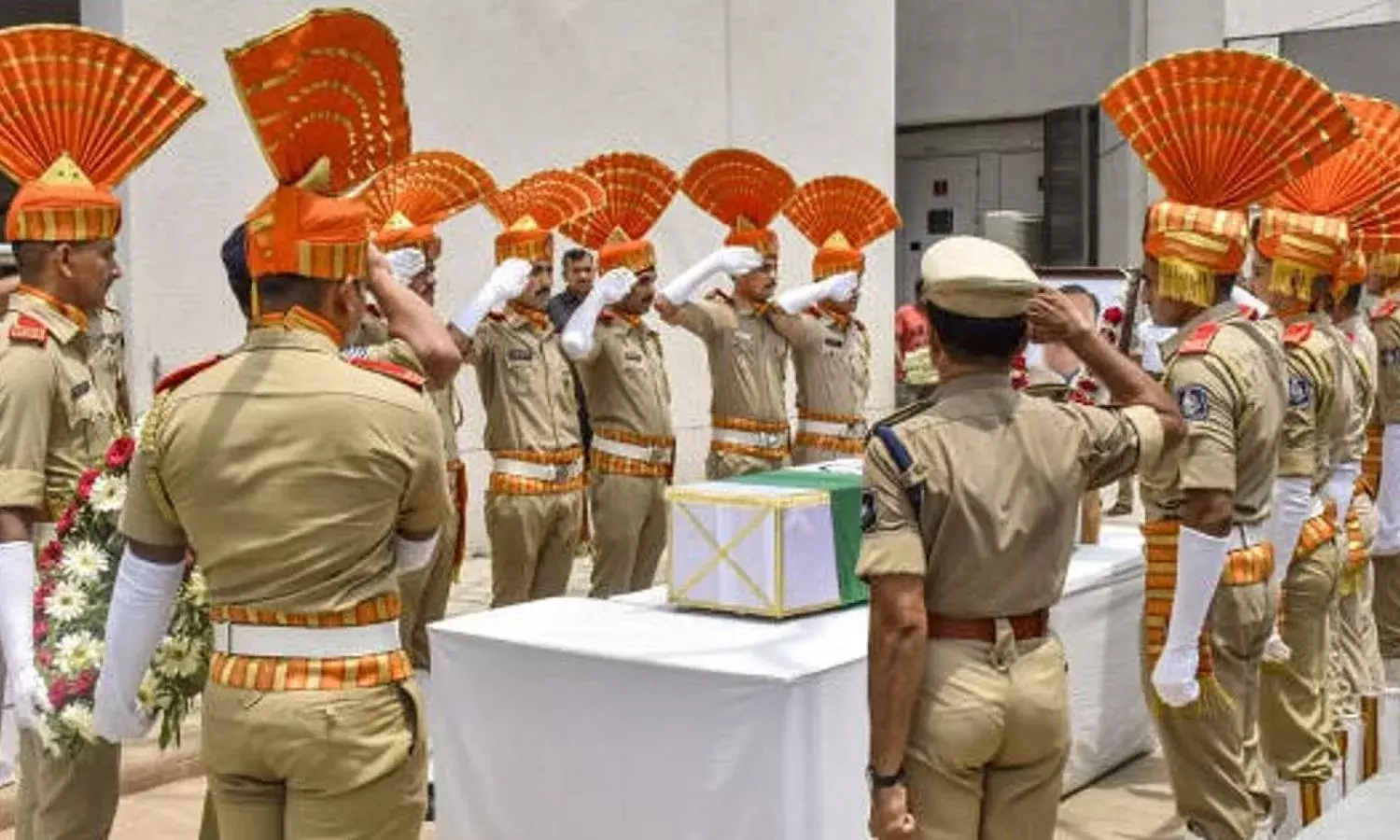 विजय रूपाणी का राजकीय सम्मान के साथ अंतिम संस्कार, विमान हादसे में हुई थी मौत