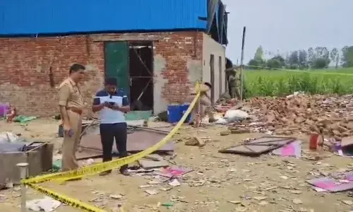 अमरोहा पटाखा फैक्ट्री में धमाका, कई महिला मजदूरों की मौत