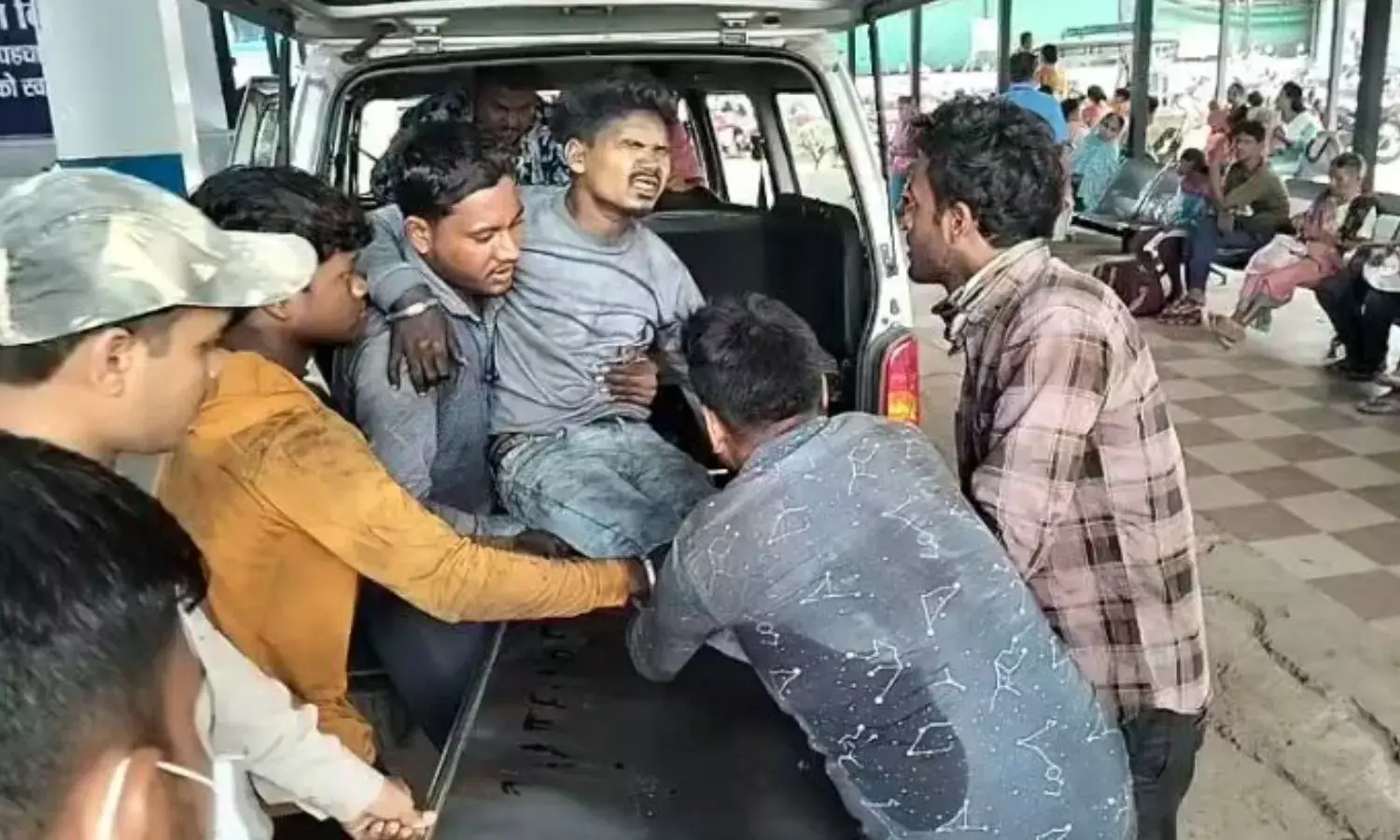 स्पंज आयरन प्लांट में बड़ा हादसा, गर्म डस्ट में गिरने से दो मजदूरों की हालत गंभीर