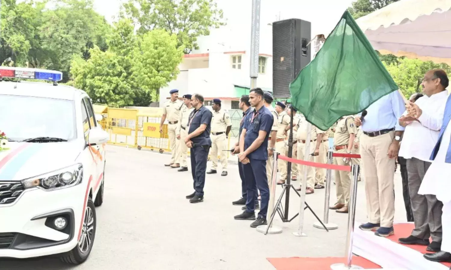 सीएम साय ने परिवहन सुरक्षा बेड़ेे में शामिल 48 वाहनों को झंडी दिखाकर किया रवाना सीएम साय ने परिवहन सुरक्षा बेड़ेे में शामिल 48 वाहनों को झंडी दिखाकर किया रवाना