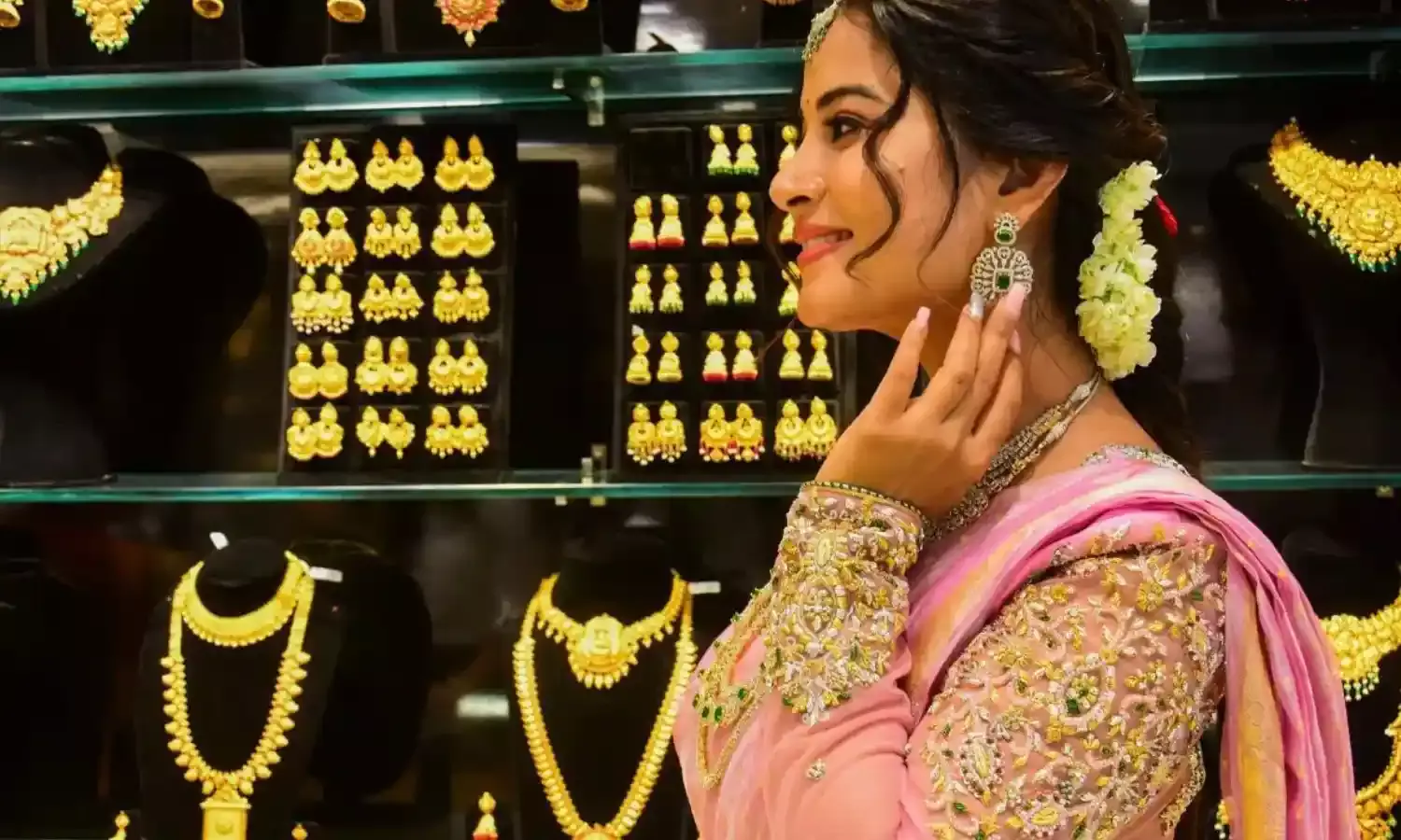 ईरान- इजराइल युद्ध का असर सोने- चांदी पर, जानें क्या है नई कीमत ईरान- इजराइल युद्ध का असर सोने- चांदी पर, जानें क्या है नई कीमत