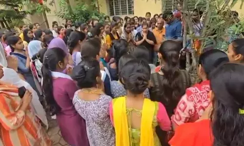 विरोध में हिंदू छात्राएं भूख हड़ताल पर बैठीं, भगवान शंकर की मूर्ति वापस स्थापित