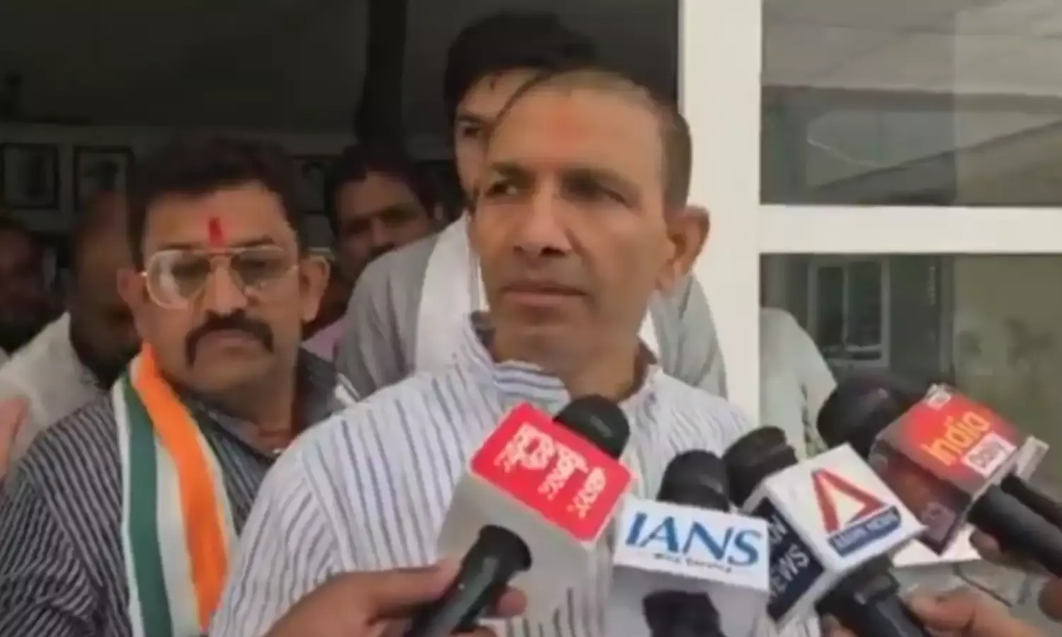 लाड़ली बहनों के 1800 रुपए चोरी कर रही मोहन सरकार, अब कांग्रेस करेगी अदालत का रुख लाड़ली बहनों के 1800 रुपए चोरी कर रही मोहन सरकार, अब कांग्रेस करेगी अदालत का रुख