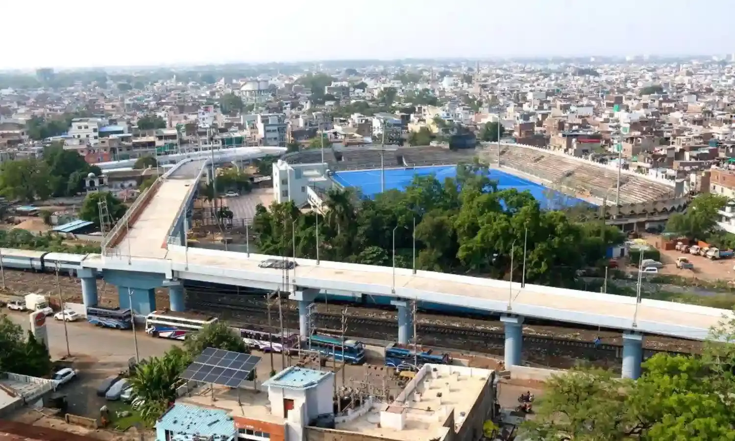 सरकार की लापरवाही के लिए फिर खर्च होगा जनता का पैसा, राजधानी में बना 90° मोड़ वाला ओवरब्रिज होगा रिडिजाइन…