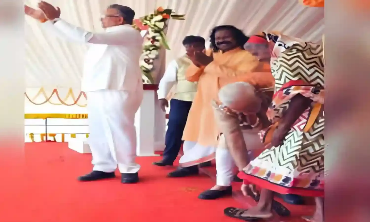 क्या है चरणपादुका योजना?  कांग्रेस ने क्यों लगाई थी रोक, अब 21 जून से होगी फिर शुरु