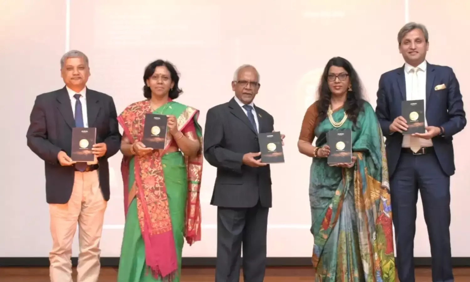 राष्ट्रपति धरमवीर गोकुल जीसीएस ने किया यादों की रियासत का विमोचन…