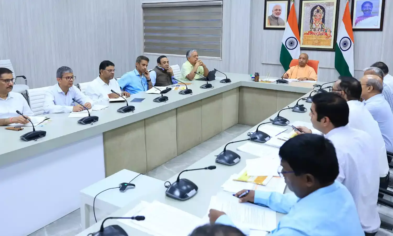 CM योगी ने PWD विभाग की बैठक में दिए अधिकारियों को सख्त निर्देश