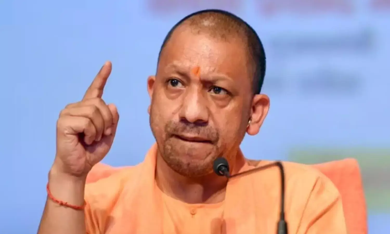 भ्रष्टाचार पर सख्त योगी सरकार, हटाए गए दो IAS अधिकारी, तबादला सत्र के दौरान किया था करप्शन