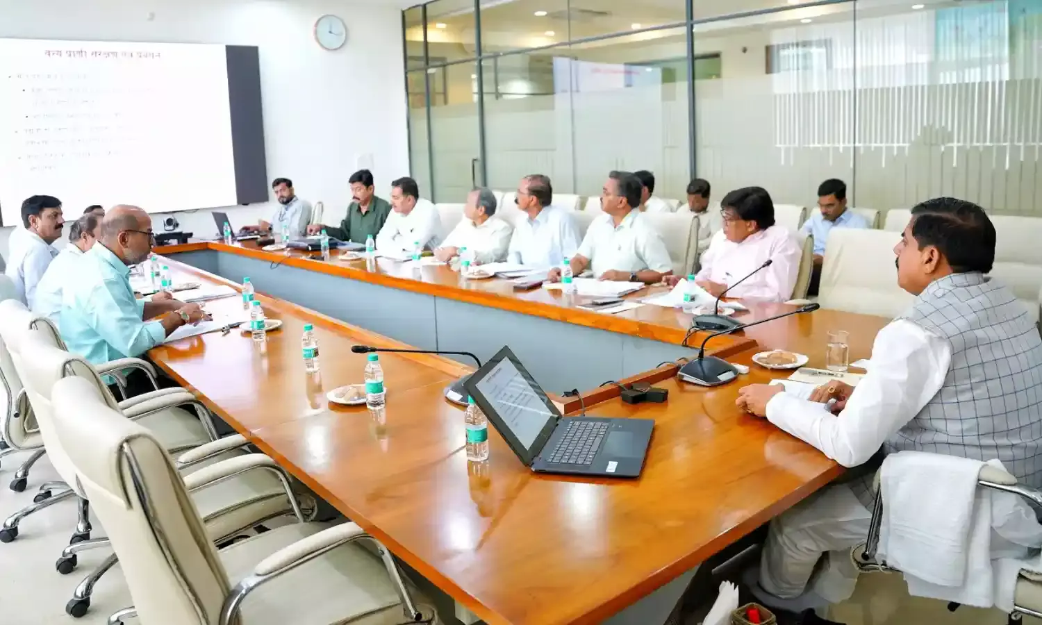 CM ने वन अधिकार पट्टा वितरण और नक्सल प्रभावित क्षेत्रों में कर्मियों की पदोन्नति के दिए निर्देश