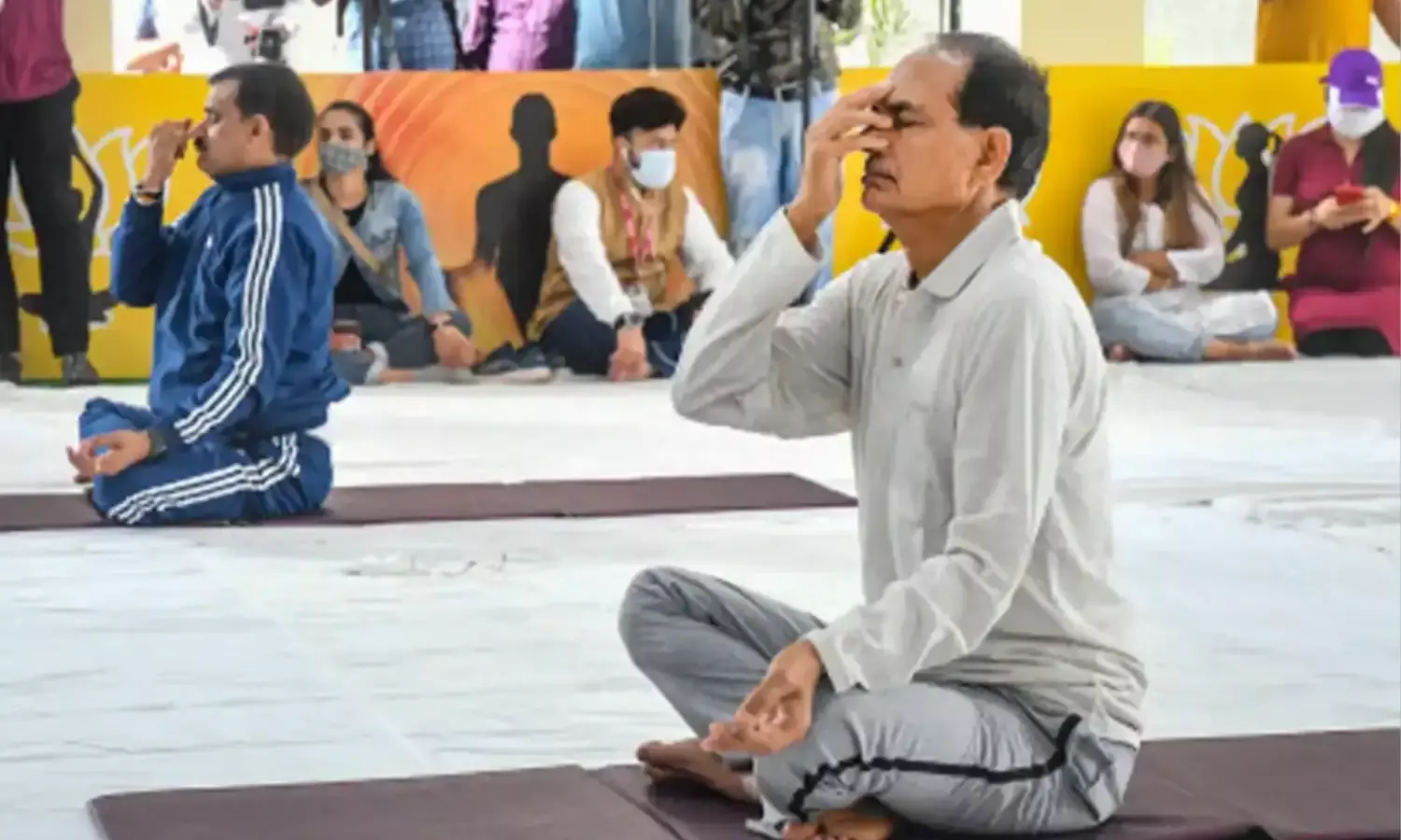 मेरी सारी स्फूर्ति योग से है, मात्र 40 मिनट मुझे दिनभर के लिए कर देते हैं तरोताजा - केन्द्रीय मंत्री से विशेष बातचीत