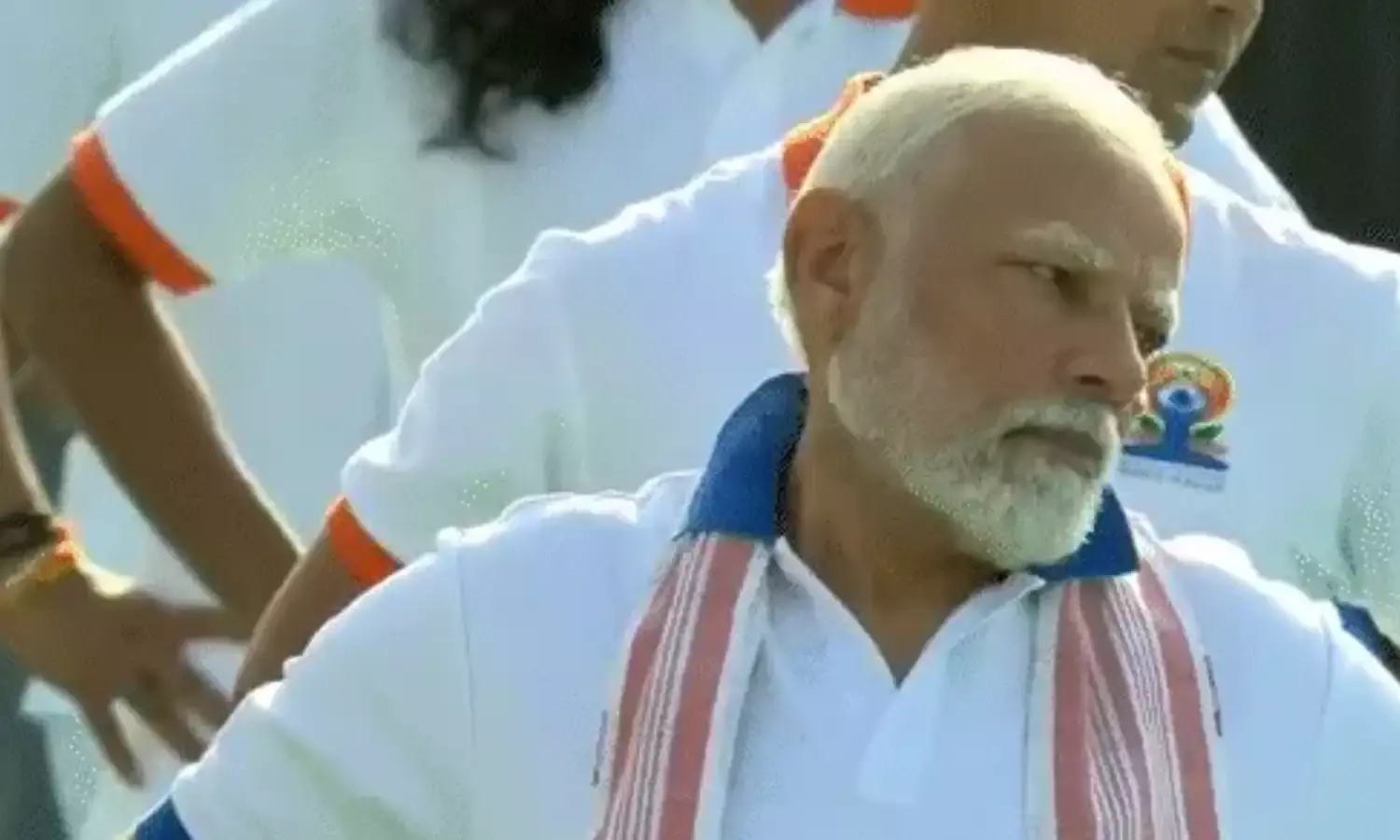 विशाखापट्टनम में पीएम मोदी ने किया योग, दुनिया भर के लोगों को दिया ये खास संदेश…