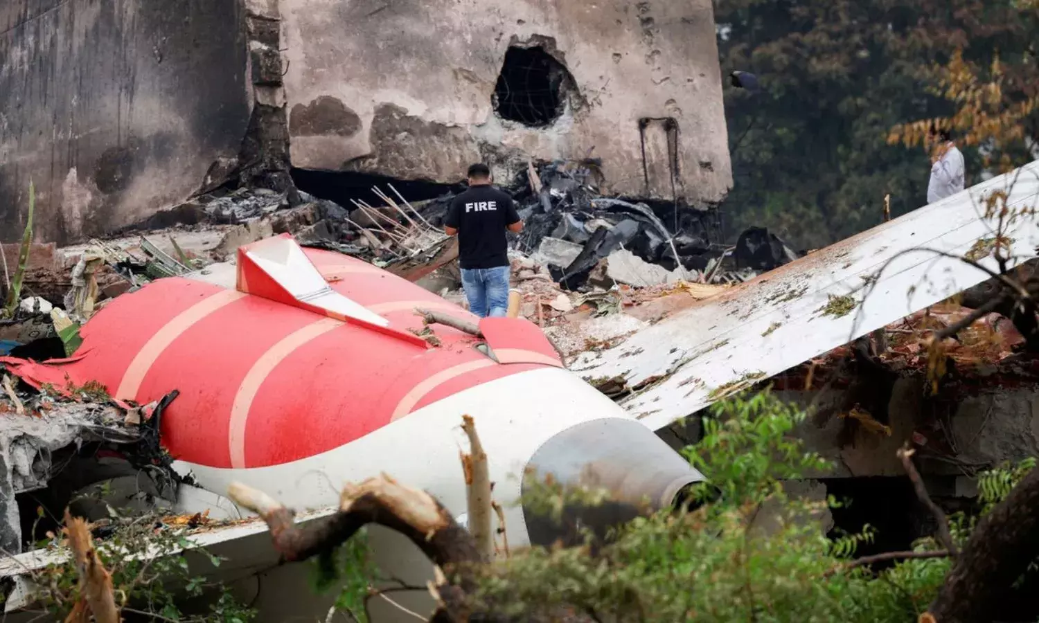 एयर इंडिया पर DGCA की सख्त कार्रवाई, तीन अधिकारियों को हटाने का दिया आदेश