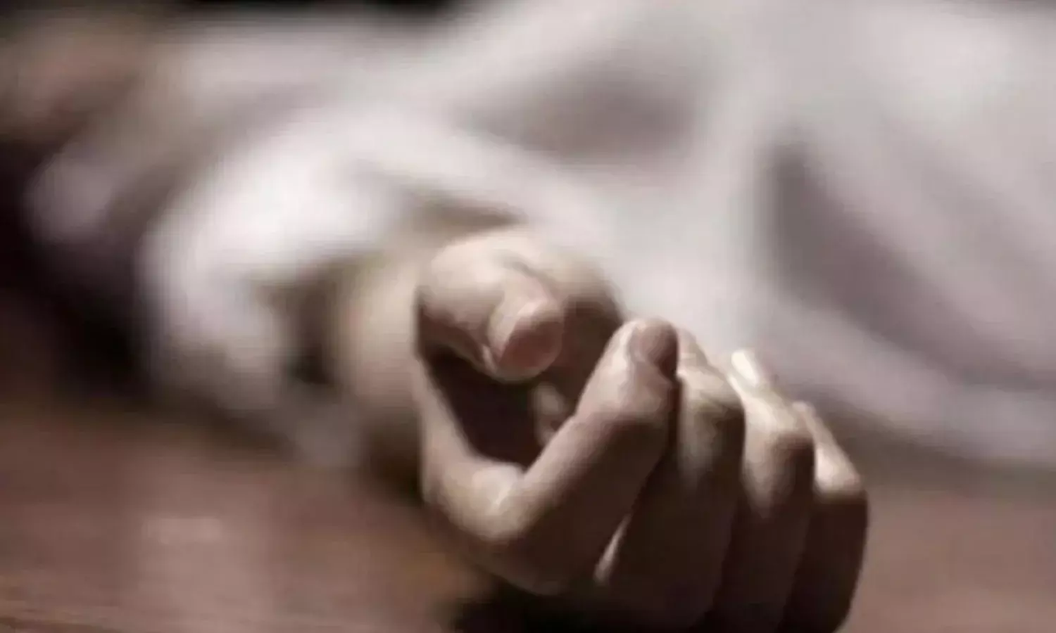 पहचान छुपाने पत्थर से कुचला सिर, पुलिस को रेप की आशंका