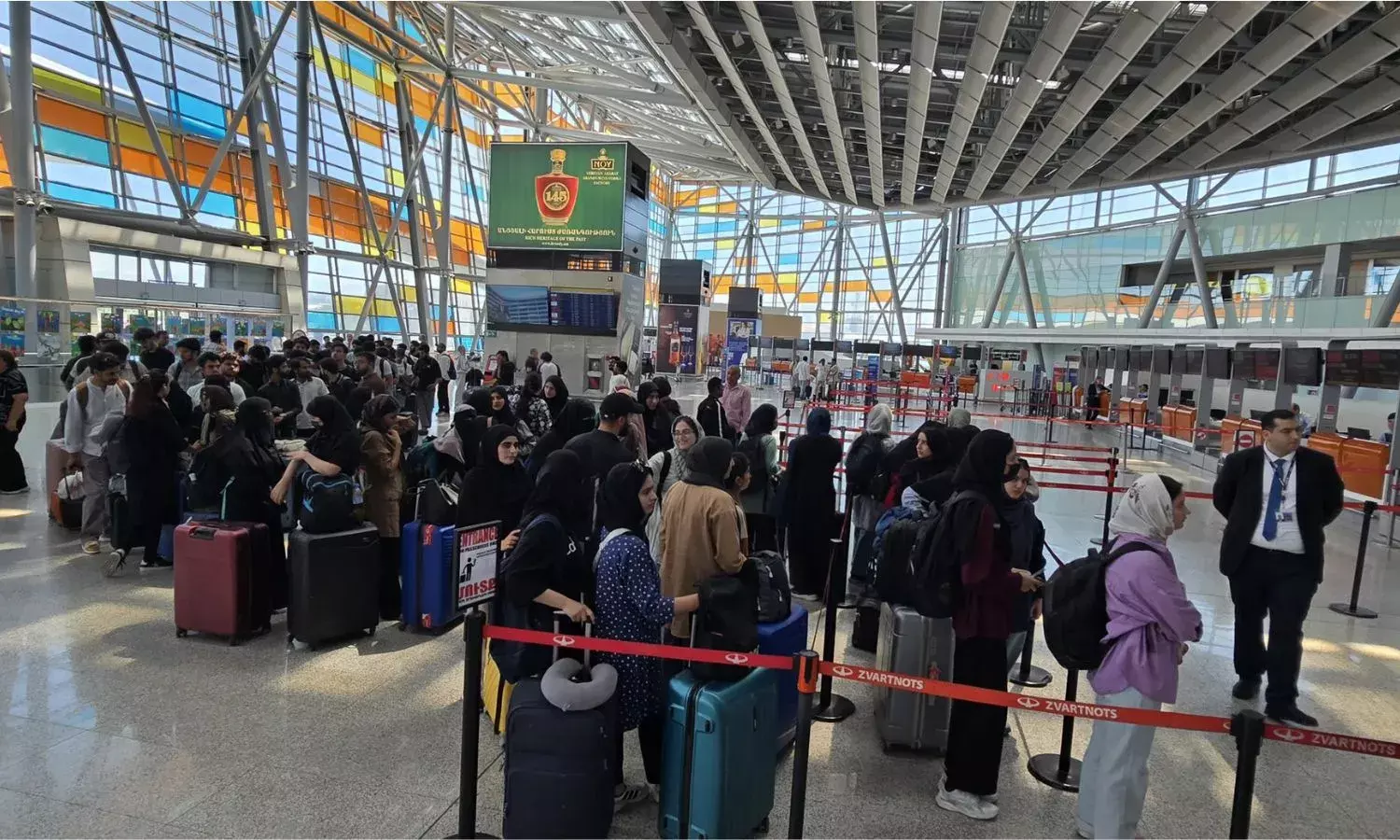 ईरान में फंसे 827 भारतीयों की वापसी, नेपाल और श्रीलंका के नागरिकों को भी वापस ला रहा भारत