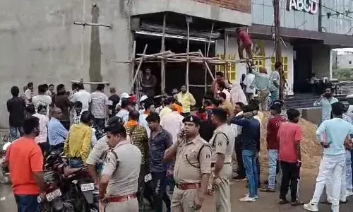 पास्टर समेत 4 गिरफ्तार, हिंदू संगठन ने की सख्त कानून बनाने की मांग पास्टर समेत 4 गिरफ्तार, हिंदू संगठन ने की सख्त कानून बनाने की मांग