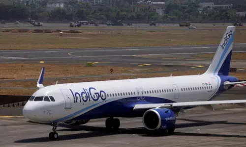 इंडिगो फ्लाइट में Mayday कॉल से मचा हड़कंप! चेन्नई फ्लाइट की बेंगलुरु में इमरजेंसी लैंडिंग… इंडिगो फ्लाइट में Mayday कॉल से मचा हड़कंप! चेन्नई फ्लाइट की बेंगलुरु में इमरजेंसी लैंडिंग…