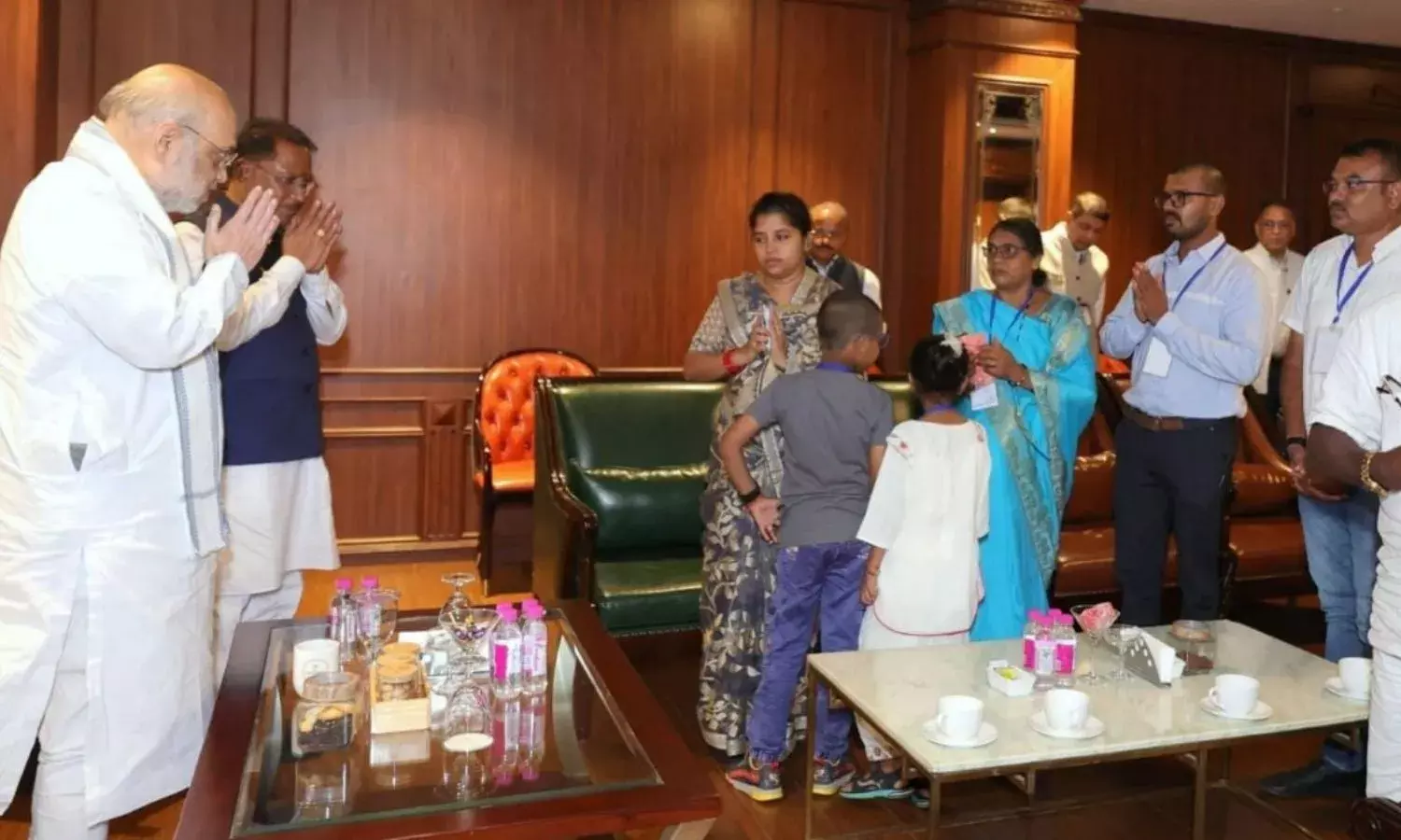 सुकमा IED ब्लास्ट में शहीद आकाश राव के परिवार से मिले गृहमंत्री अमित शाह, बोले- उनके बलिदान का देश ऋणी