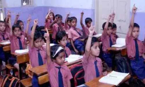 पांचवीं और आठवीं कक्षा की नहीं आईं किताबें…