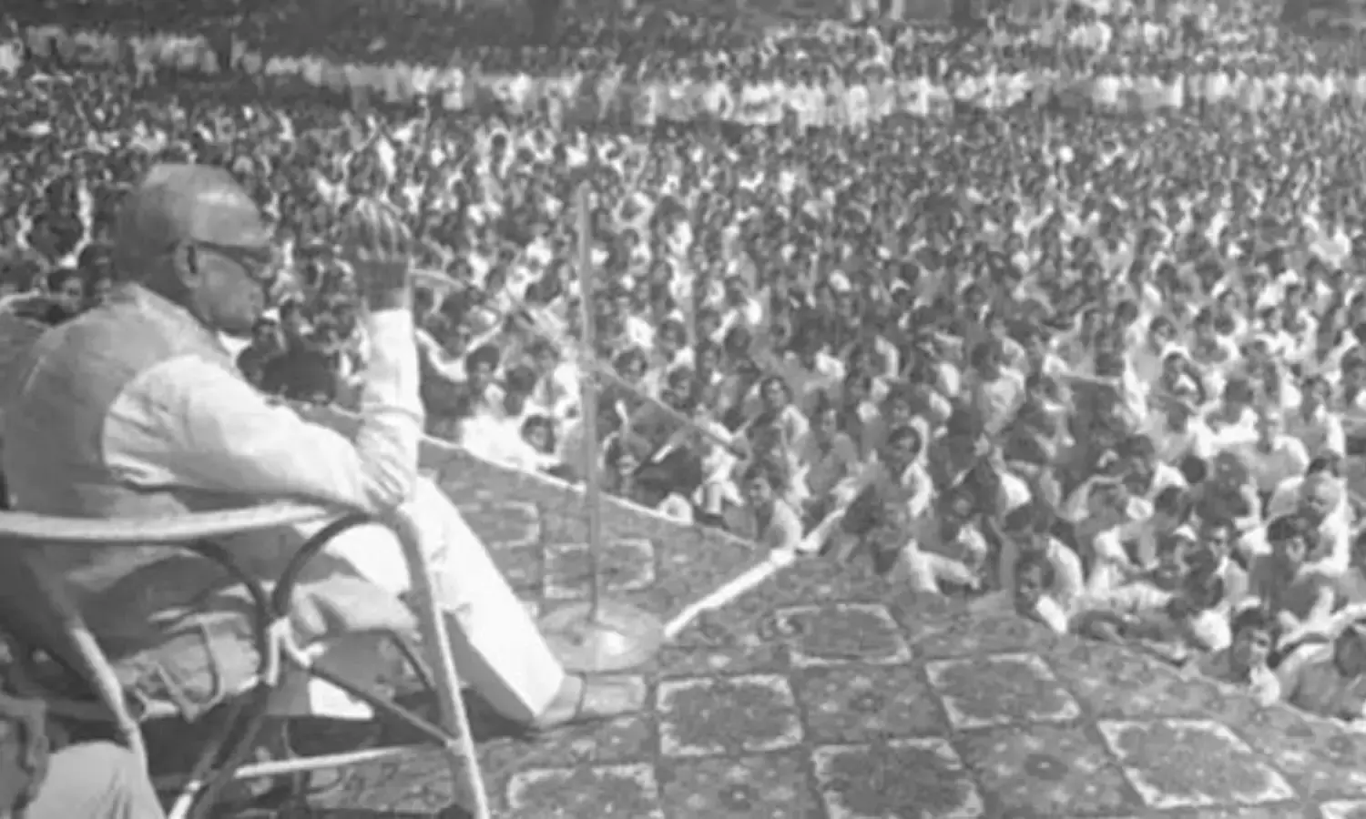 रामलीला मैदान, 25 जून 1975 - ‘सिंहासन खाली करो...