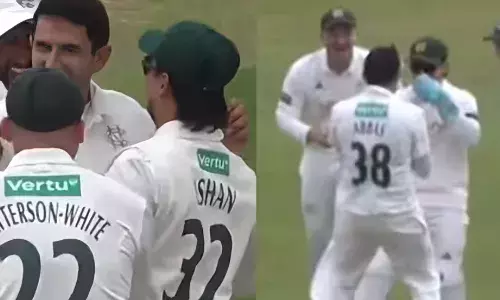 भारतीय क्रिकेटर ने पाकिस्तानी खिलाड़ी को लगाया गले, वीडियो वायरल होने पर भड़के फैंस, एक ही टीम से खेल रहे हैं मैच