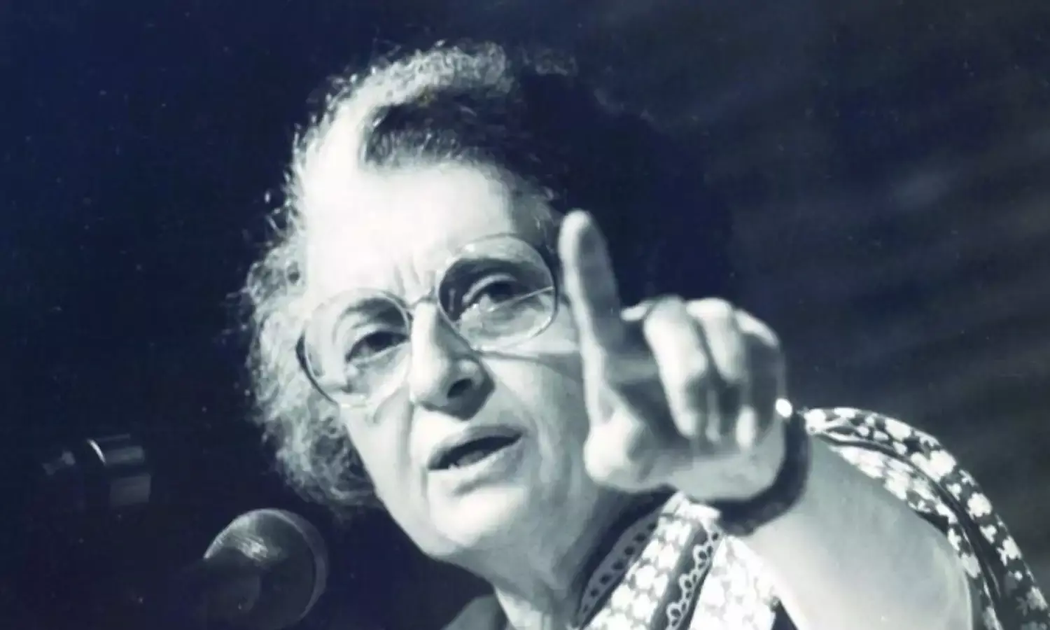 लोकतंत्र और संविधान के सबक लोकतंत्र और संविधान के सबक