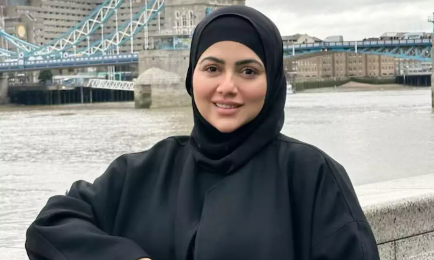 मां के निधन से टूटी सना खान, आखिरी विदाई पर फूट-फूटकर रोई; वीडियो वायरल