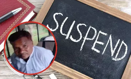 विधवा महिलाओं से अवैध वसूली करने वाले दो लिपिक सस्पेंड, पेंशन देने के नाम पर मांग रहे थे पैसे