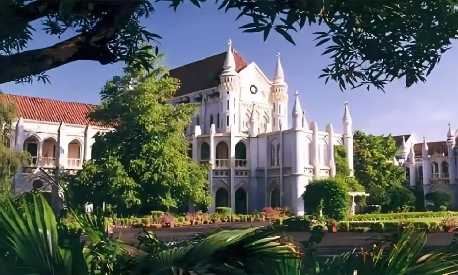 हाईकोर्ट ने कहा- मुसलमानों पर भ्रामक खबरें रोकने की याचिका स्वीकार नहीं, दूसरे रास्ते भी हैं, कोर्ट ने इस मामले में सीधे हस्तक्षेप क्यों नहीं किया?