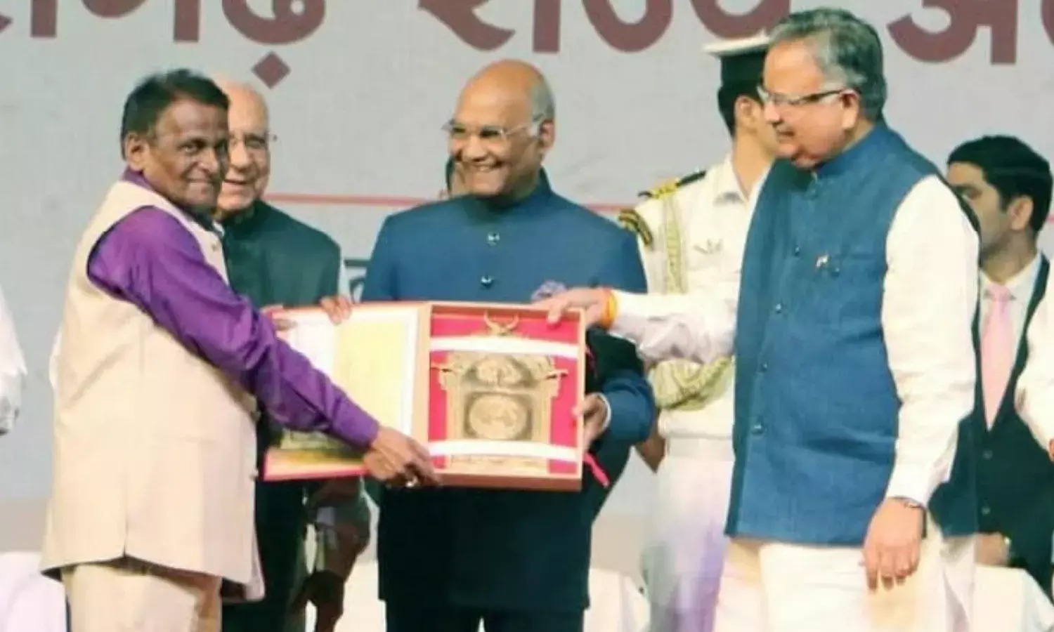 सुरेंद्र दुबे की इन कविताओं की विदेशों में भी गूंज