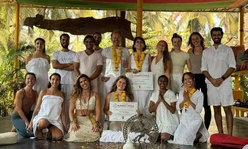 डोंगरगढ़ में ‘अश्लील बाबा’ का पर्दाफाश, यूरोप तक फैला ड्रग्स और देह व्यापार का जाल… डोंगरगढ़ में ‘अश्लील बाबा’ का पर्दाफाश, यूरोप तक फैला ड्रग्स और देह व्यापार का जाल…