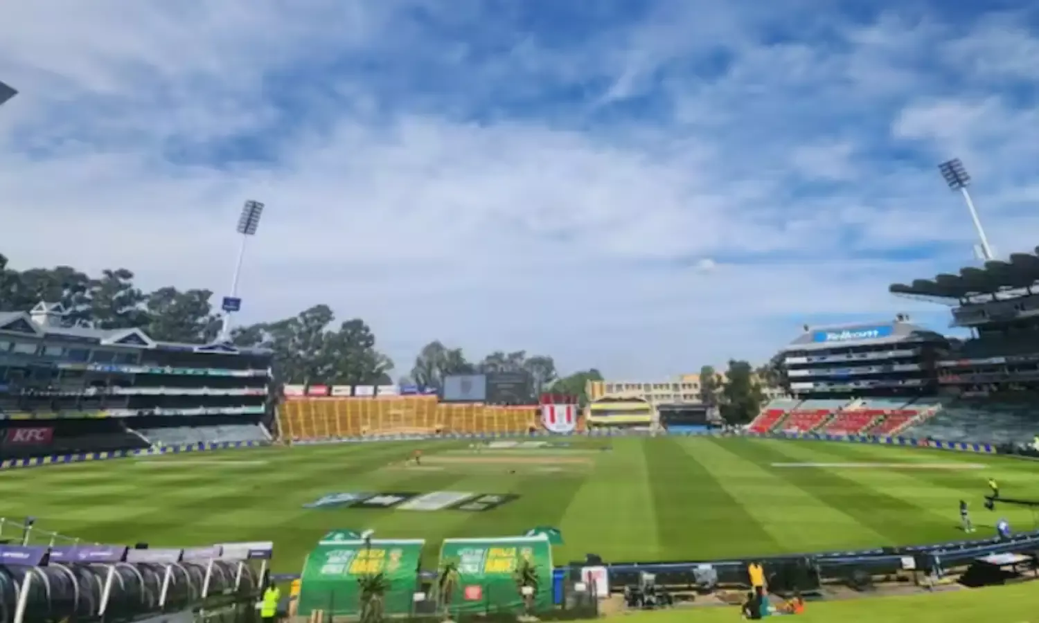 इतिहास रच गया ये वनडे मैच, बल्लेबाज़ों ने मचाई धूम, गेंदबाज़ों की शामत