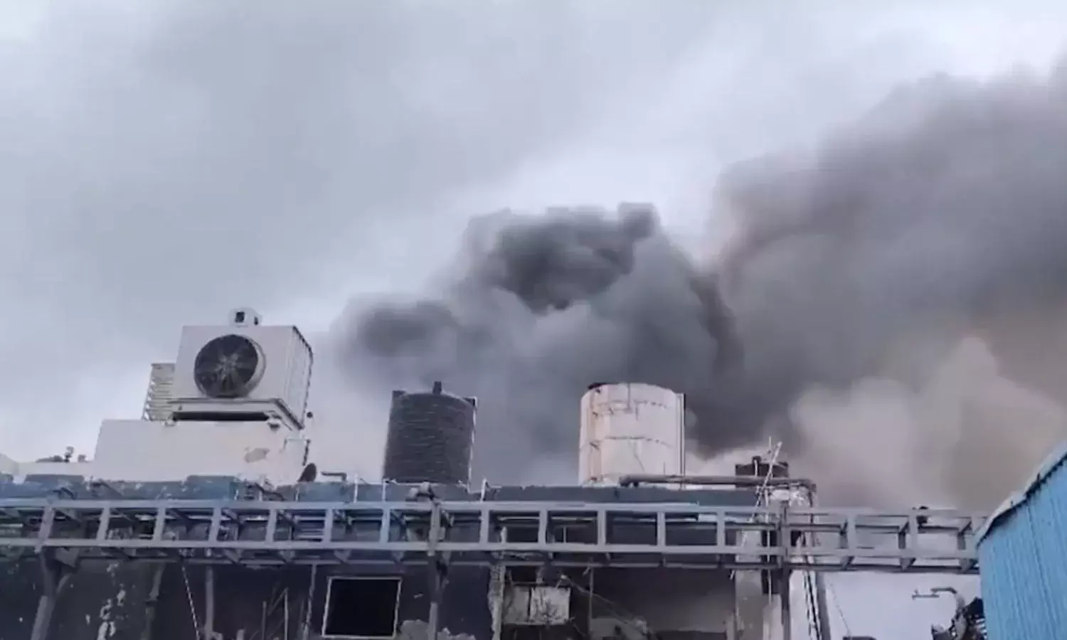 केमिकल फैक्ट्री में बड़ा धमाका, दस लोगों की मौत की आशंका