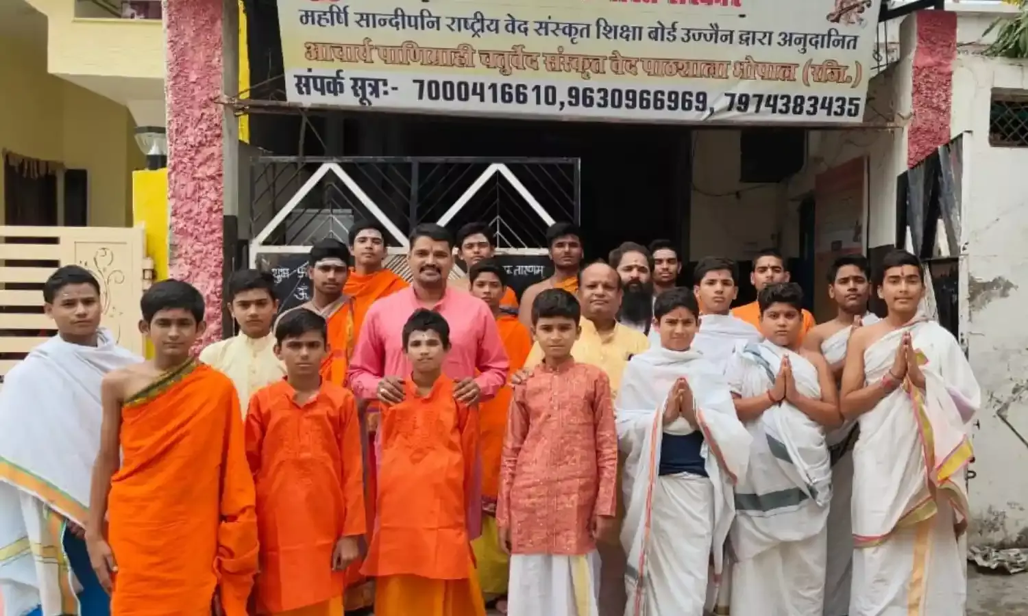 भोपाल में पिछले 14 वर्षों से भारतीय संस्कृति के संवर्धन में जुटी पाठशाला में बदल रही है बच्चों की दिशा