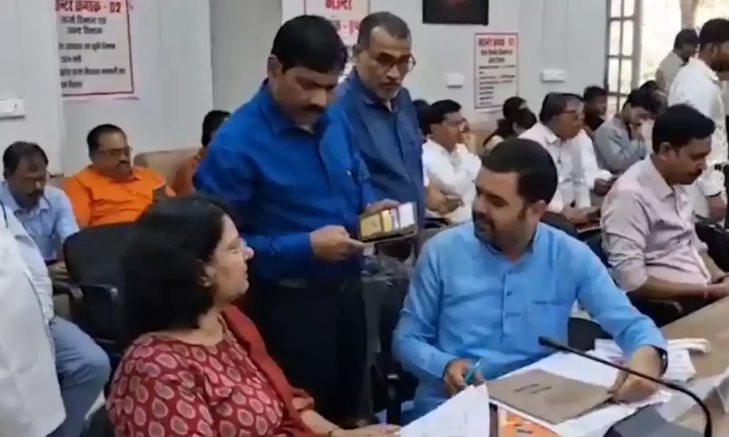 जनसुनवाई में पहुंचा निजी स्कूलों की कमीशनखोरी का मामला, ADM ने दिए जांच के निर्देश जनसुनवाई में पहुंचा निजी स्कूलों की कमीशनखोरी का मामला, ADM ने दिए जांच के निर्देश