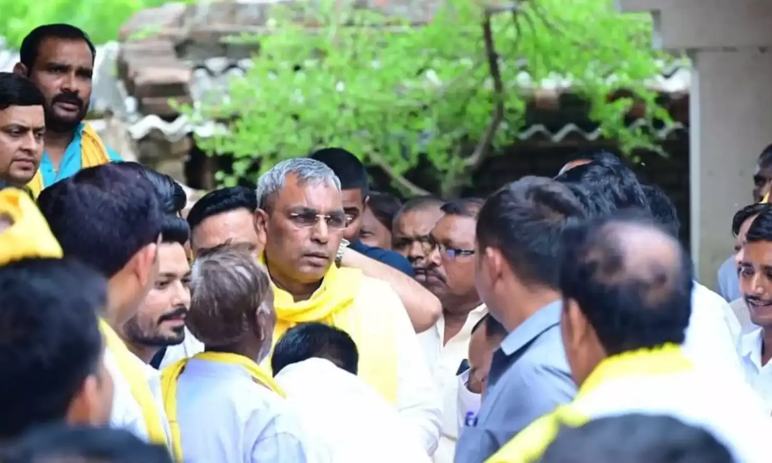 मऊ उपचुनाव में उतरेंगे मैदान में, छड़ी जिंदाबाद से भरी हुंकार