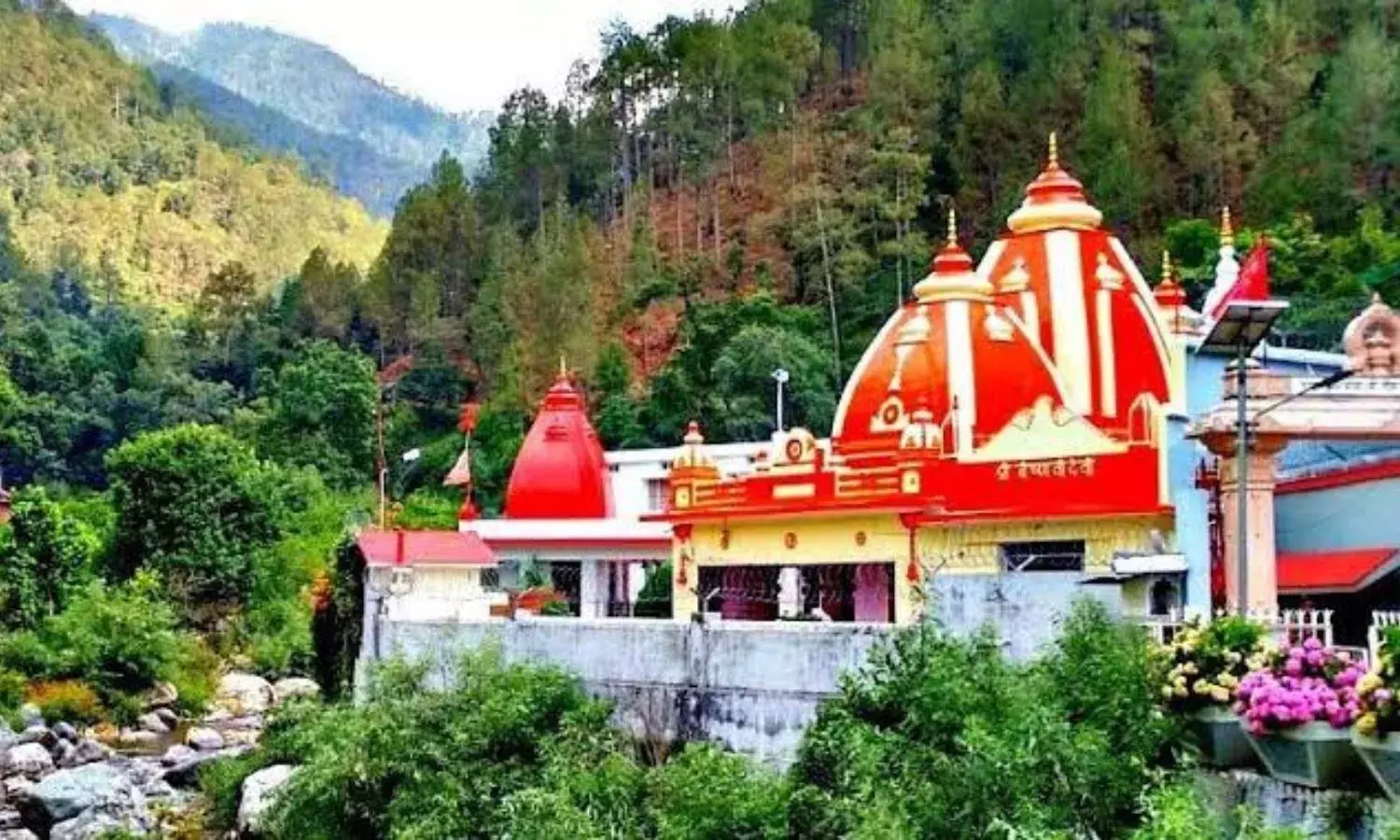 आस्था और आध्यात्मिकता का केंद्र हैं कैंची धाम, शांति पाने के लिए इस अनूठे मंदिर के करें दर्शन आस्था और आध्यात्मिकता का केंद्र हैं कैंची धाम, शांति पाने के लिए इस अनूठे मंदिर के करें दर्शन