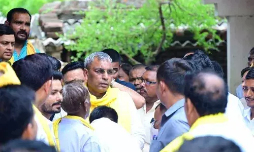 मऊ उपचुनाव में उतरेंगे मैदान में, छड़ी जिंदाबाद से भरी हुंकार मऊ उपचुनाव में उतरेंगे मैदान में, छड़ी जिंदाबाद से भरी हुंकार