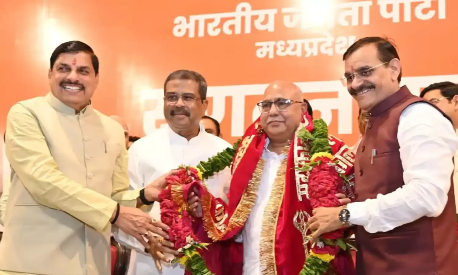 समर्पित कार्यकर्ताओं को मिलेगा हमेशा सम्मान समर्पित कार्यकर्ताओं को मिलेगा हमेशा सम्मान