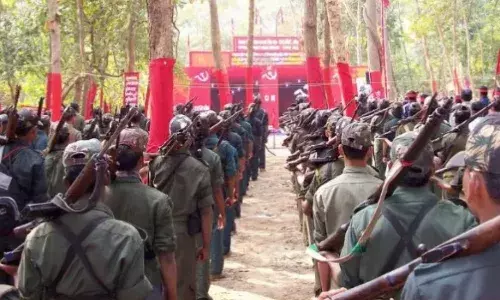 नक्सलियों ने की ग्रामीण की हत्या, दूसरा IED ब्लास्ट में गंभीर घायल